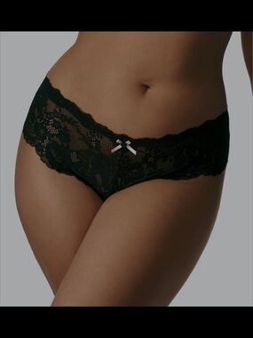 SYRN by Sydney Sweeney Black Lace Cheeky Panties NWT Low Rise Floral Lace